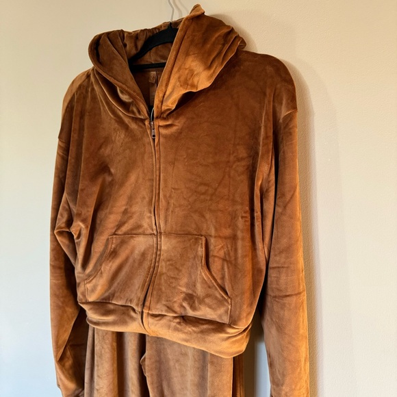 Skims Velour 2-Piece Track Suit Wide Leg - Picture 2 of 16